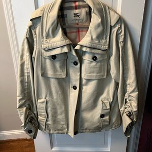 Beautiful Burberry jacket. Size 6 but fits a bit big.